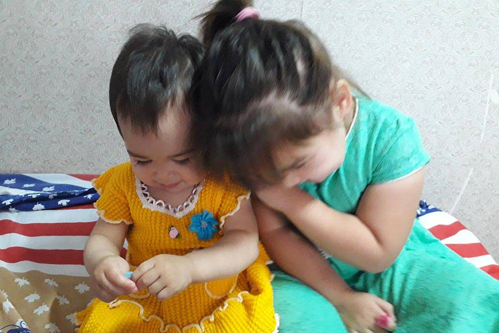Наши дети — Назгуль и Камилла