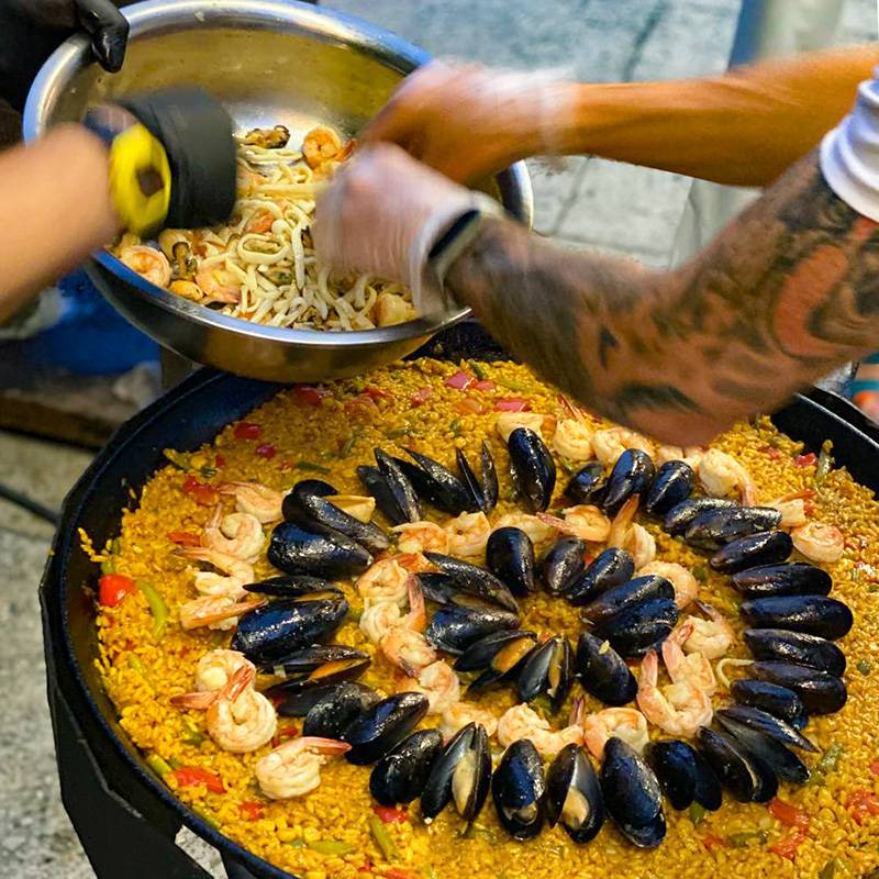 Подсмотрела за готовкой паэльи с морепродуктами