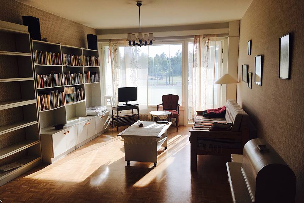 Моя квартира за 400 € (28 400 рублей) в месяц в Финляндии. В ней была большая гостиная, кухня, отдельная большая спальня, ванная и балкон