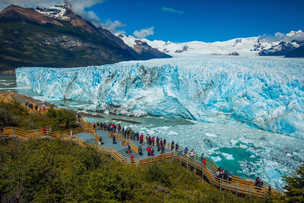 У ледника Перито-Морено всегда много туристов. Фото:&nbsp;Jefferson Bernardes&nbsp;/ Shutterstock