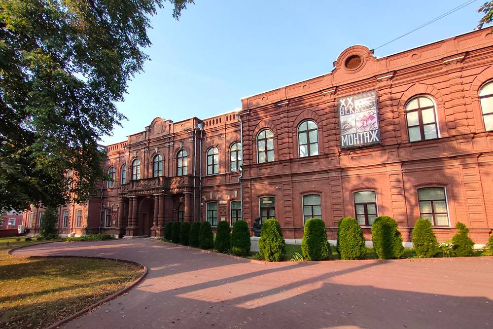 С 1968&nbsp;года музей располагается в здании из красного кирпича конца 19 века, которое изначально построили под&nbsp;училище