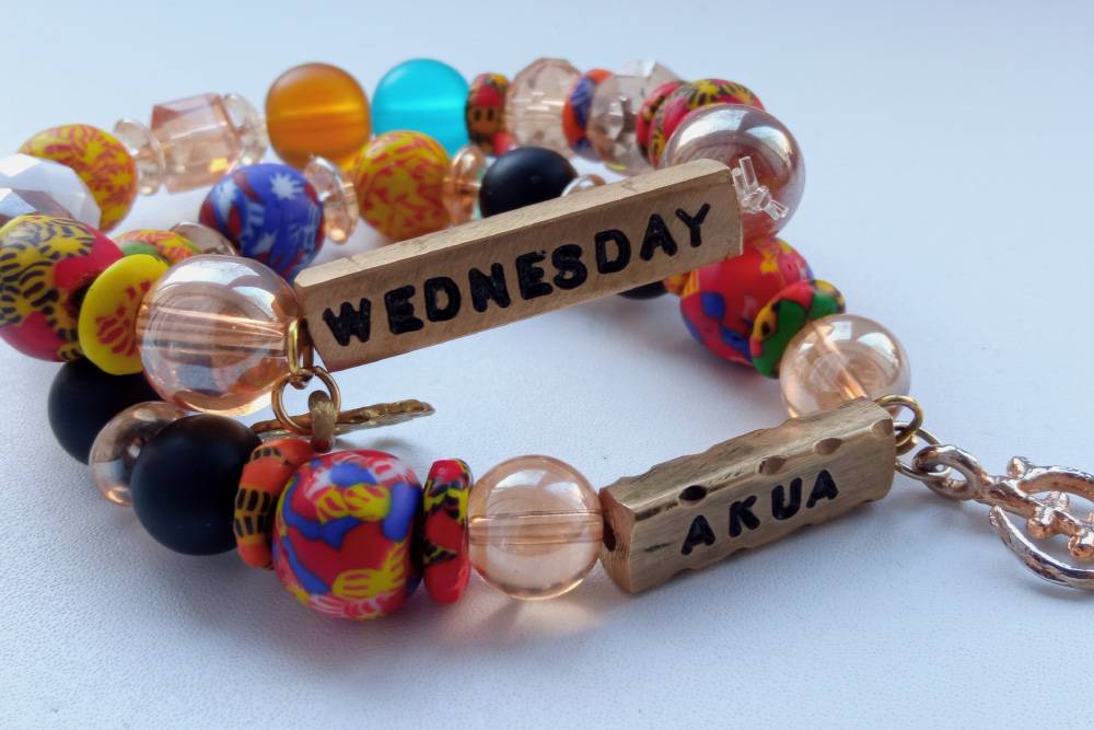 Друзья подарили мне браслеты с моим ганским именем. В Гане меня называли Akua — «рожденная в среду»
