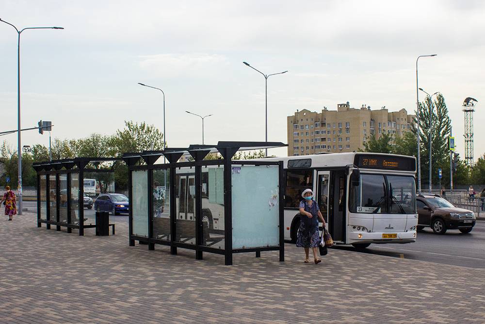 На автобусных остановках нет расписаний и списка маршрутов, но транспорт ходит регулярно