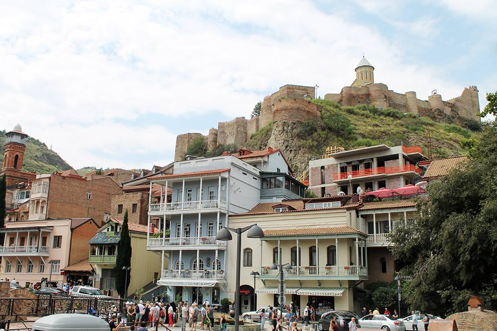 В Тбилиси часто приходится идти в гору. Зато полезно для сердца