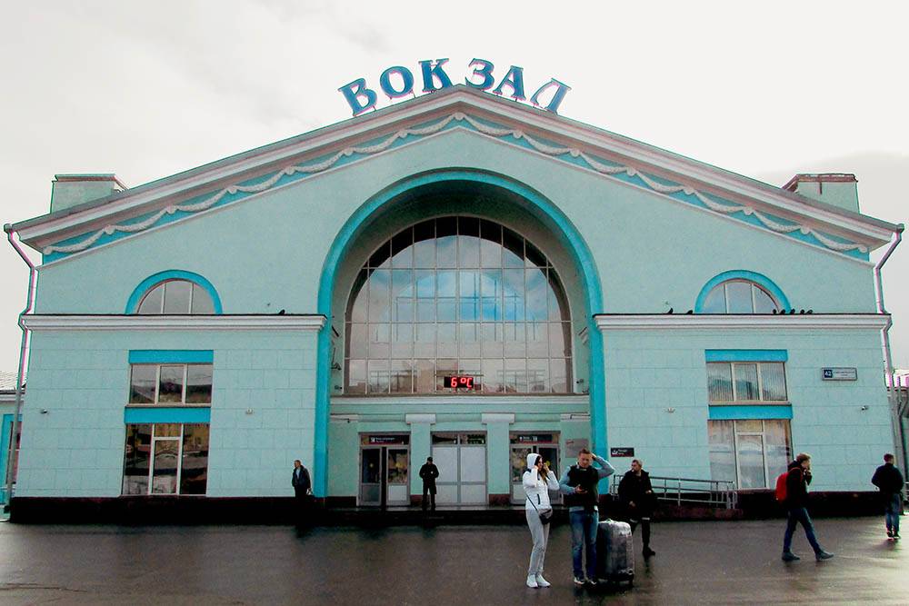 Кировский железнодорожный вокзал. Недавно здание отреставрировали