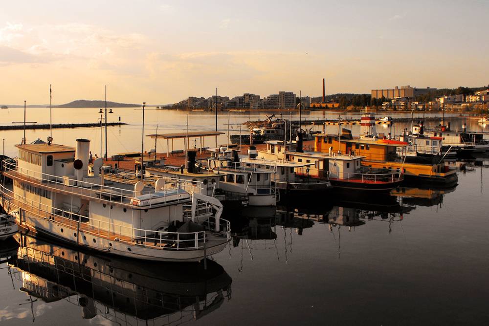 Город Лахти — еще и крупный озерный порт, где приятно прогуляться на закате или рассвете, посмотреть на лодки, а днем — прокатиться на одной из них. Источник: Miguel Virkkunen Carvalho / Flickr