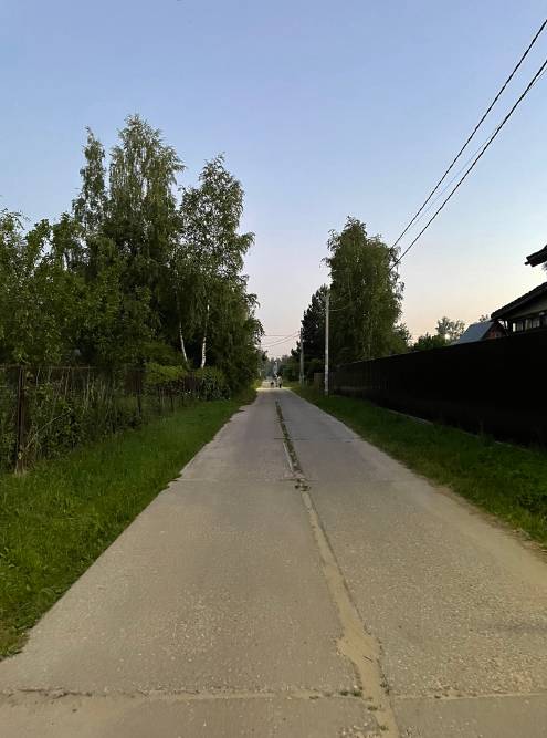 Центральная дорога на даче, по которой мы все детство ездили на великах и гуляли большой компанией