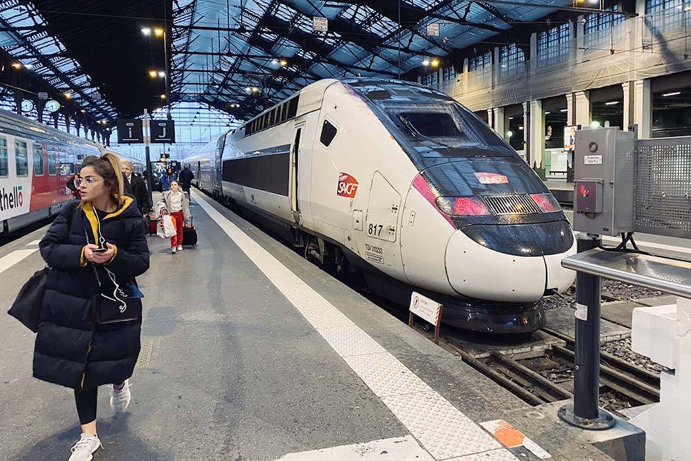Скоростной поезд TGV на одном из вокзалов Парижа