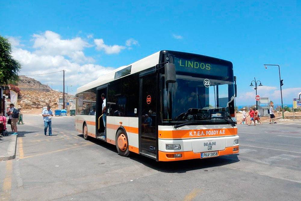 Автобус на восточное побережье ходит с интервалом в 30—40 минут в зависимости от сезона