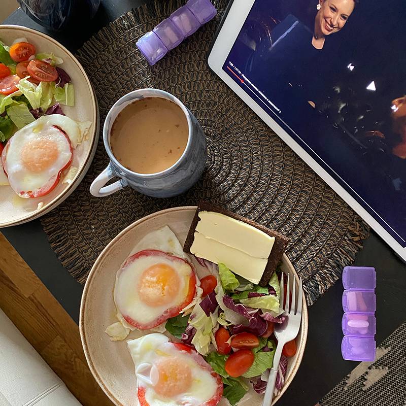 Сегодня на завтрак салат и яйца в перце