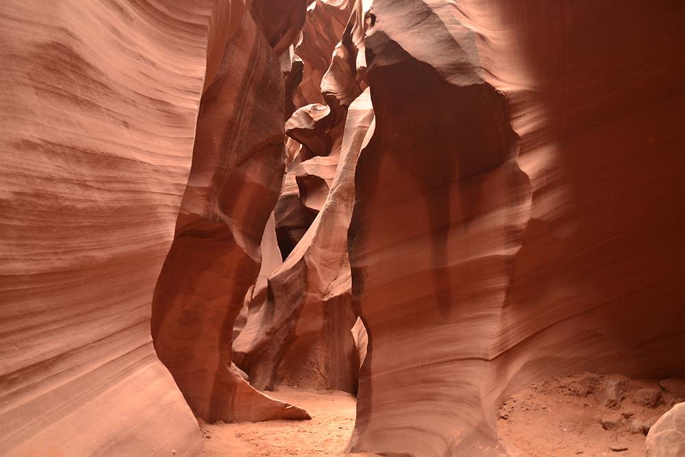 В каньон запрещают приносить палки для селфи, штативы и дроны. Источник:&nbsp;Nature's Charm&nbsp;/ Shutterstock