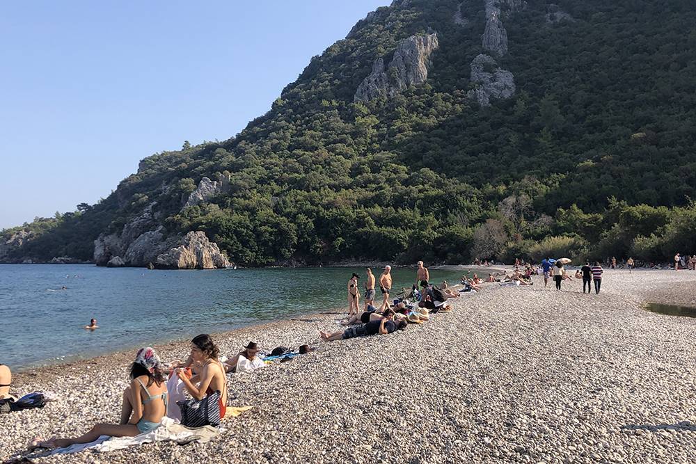 Для бархатного сезона в Турции на пляже Олимпоса почти пусто