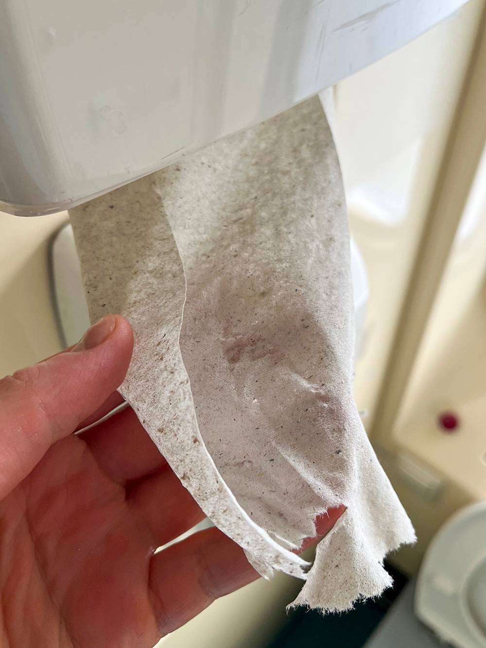 Бумажные полотенца из переработанной бумаги