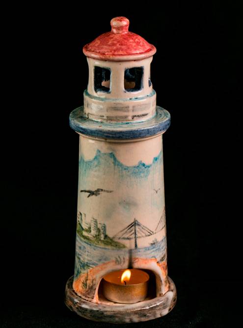 А этот маяк-светильник с&nbsp;подглазурной росписью сделали дети с&nbsp;ментальными нарушениями в&nbsp;нашей нынешней керамической студии