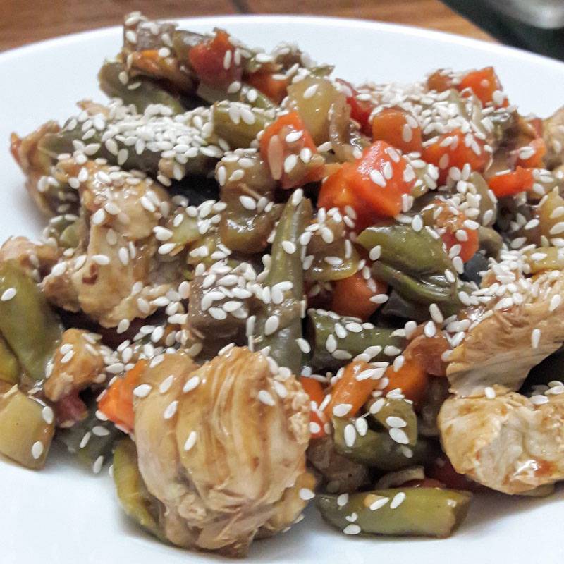 Свинина в соусе терияки с овощами и кунжутом