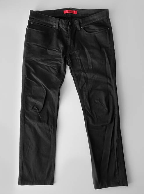 Черные джинсы Hugo Boss муж покупал за 650 <span class=ruble>Р</span>