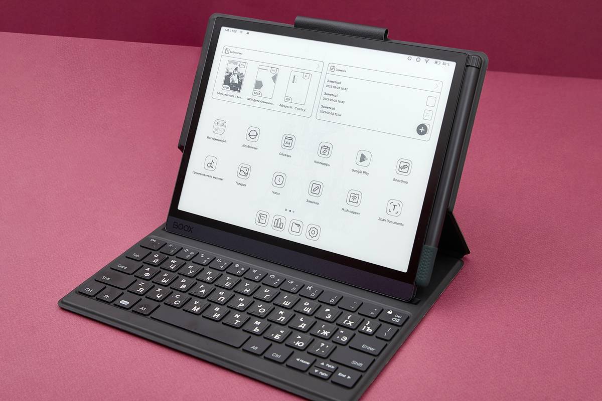 Впечатления от Onyx Boox Tab Ultra — как от премиального планшета с нестандартным экраном. Это большой и солидный аппарат, приятный на ощупь