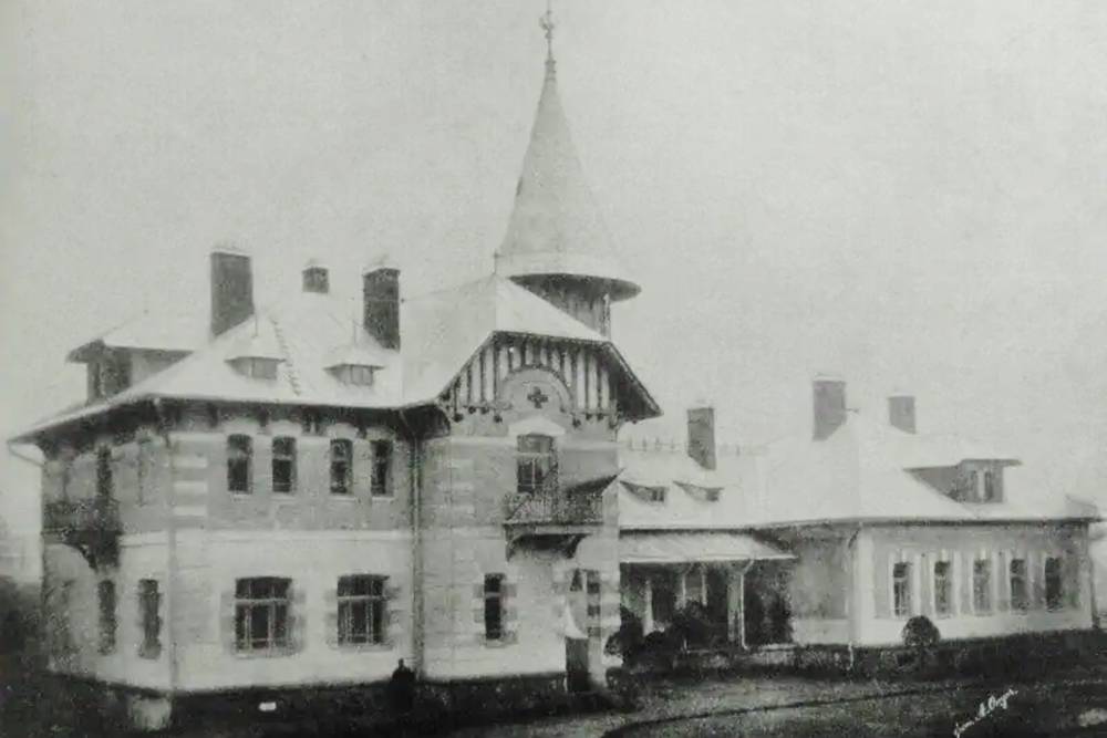 Так больница выглядела сразу после постройки — в 1902&nbsp;году. Источник:&nbsp;pastvu.com