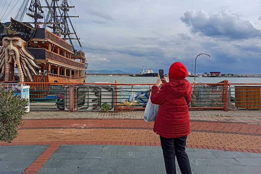 Мама снимала, кажется, все корабли в порту