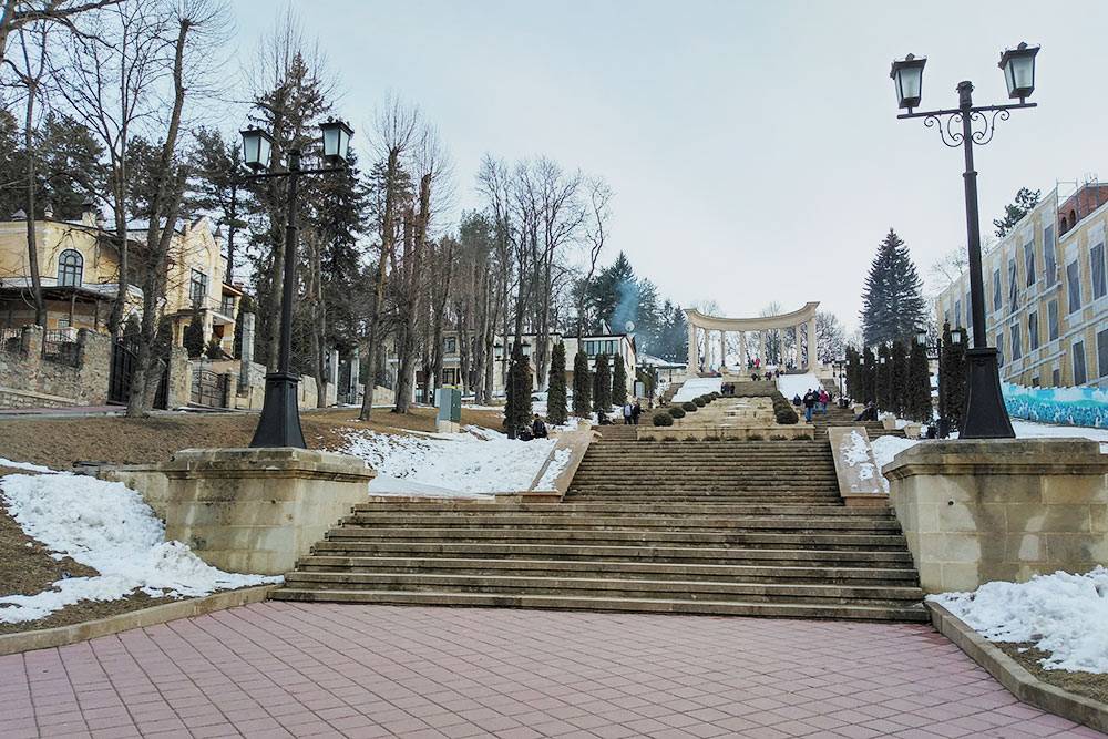 В марте в Кисловодске уже сходит большая часть снега
