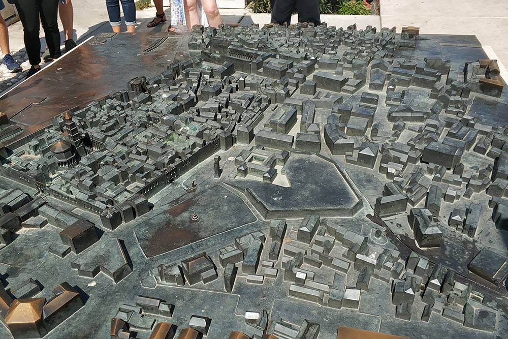 Трехмерная карта Старого города Сплита: без&nbsp;подписей разобраться сложно, но выглядит красиво. Детям понравилось