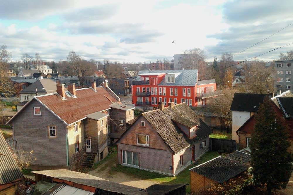 Даже старенькие частные дома в Тарту реновируются и поддерживаются в хорошем состоянии. Новые обычно строят с большими окнами в минималистичном скандинавском стиле