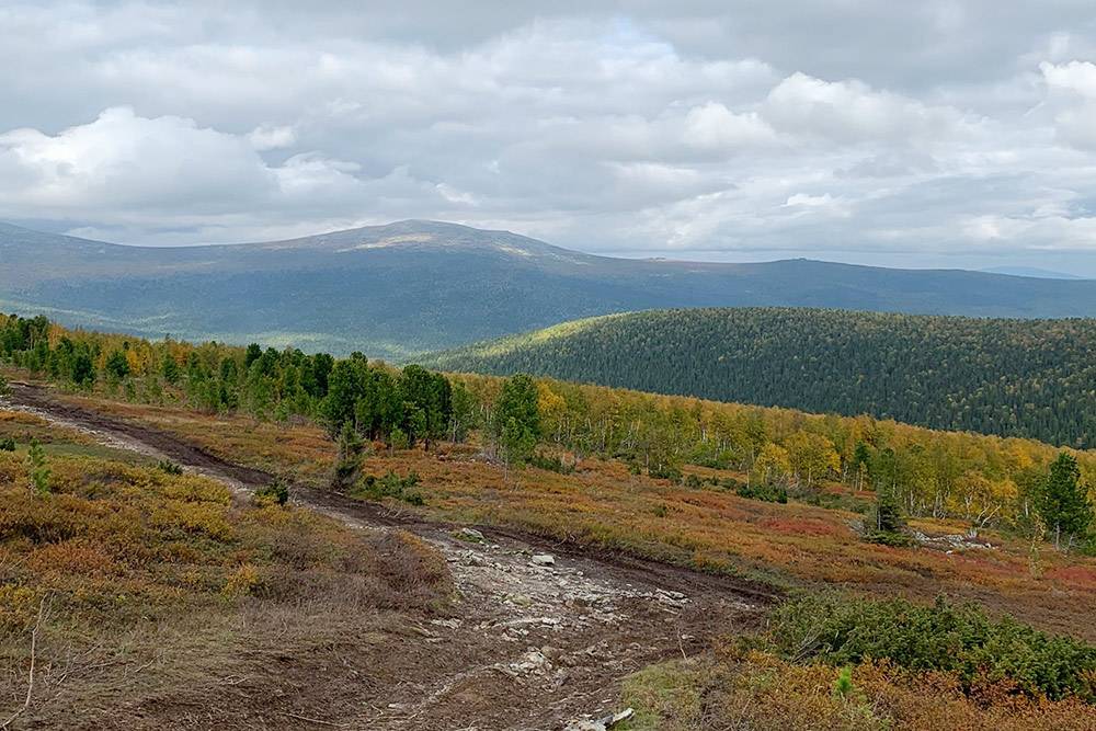 Мы ходили на перевал в начале сентября 2019&nbsp;года. Осенью Уральские горы особенно красивы
