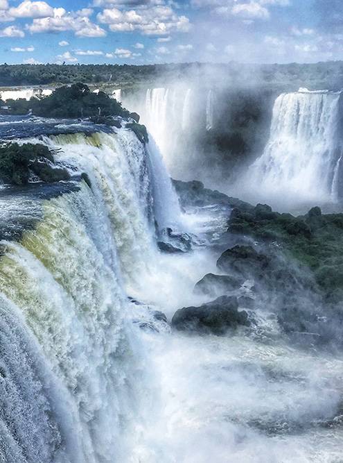 Водопады Игуасу на&nbsp;границе Бразилии и&nbsp;Аргентины. Возможно, самое красивое, что я&nbsp;видела в&nbsp;жизни