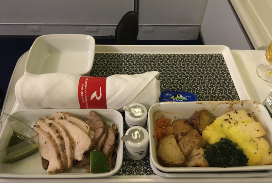 Еда на чартерных рейсах «России» напоминает питание в столовой