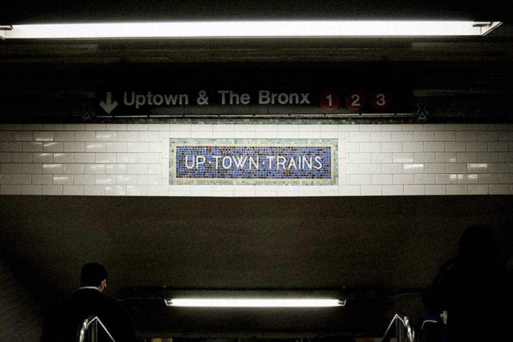 Чтобы ориентироваться в подземке, я смотрю на вывески. Фото: Billie Grace Ward/Flickr