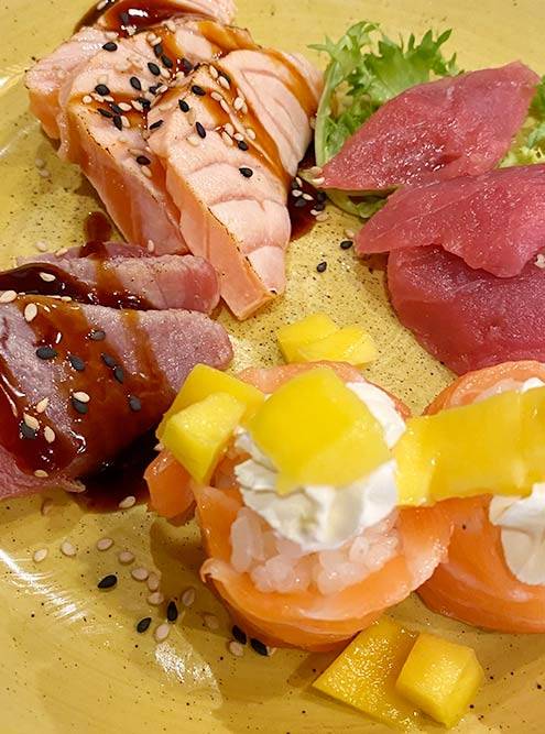 Сашими из семги и тунца, роллы в ресторане Sushi Xin: платите 15 € за обед и можете съесть хоть сотню таких порций