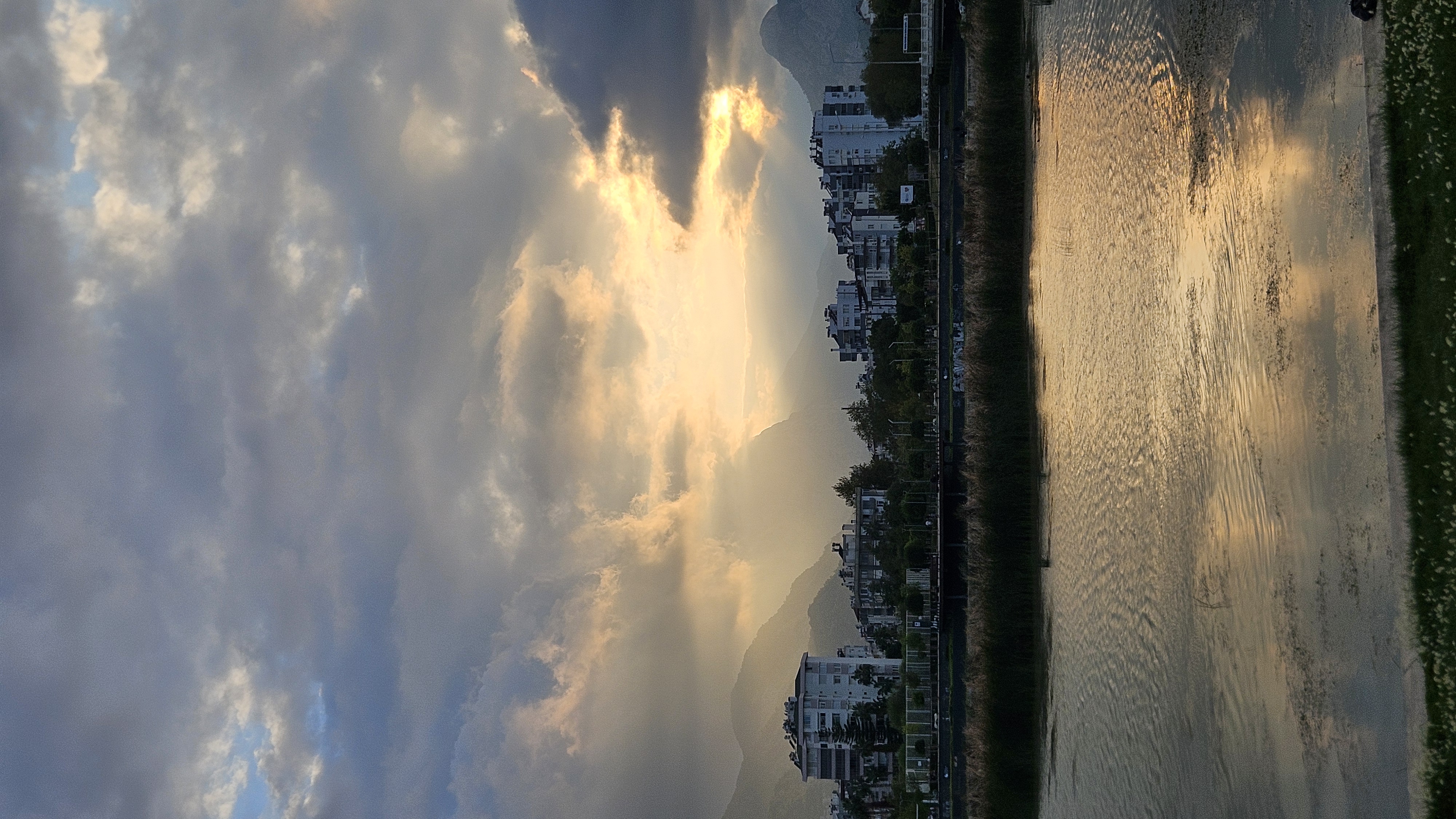 Небо после дождей становится особенно красивым