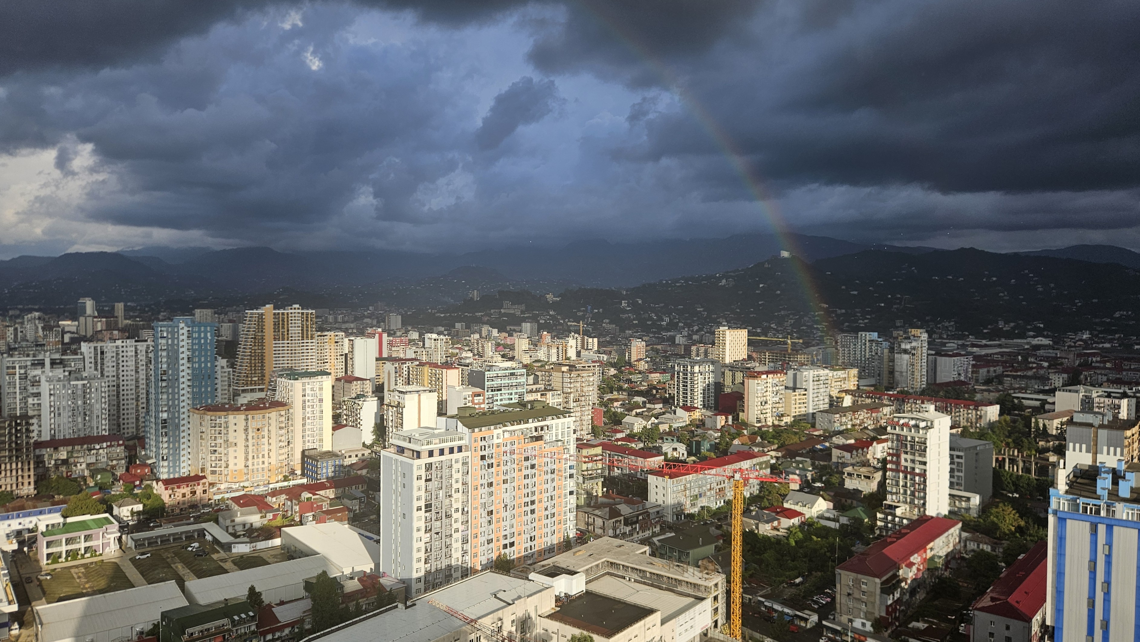 Вид из окна апартаментов после дождя