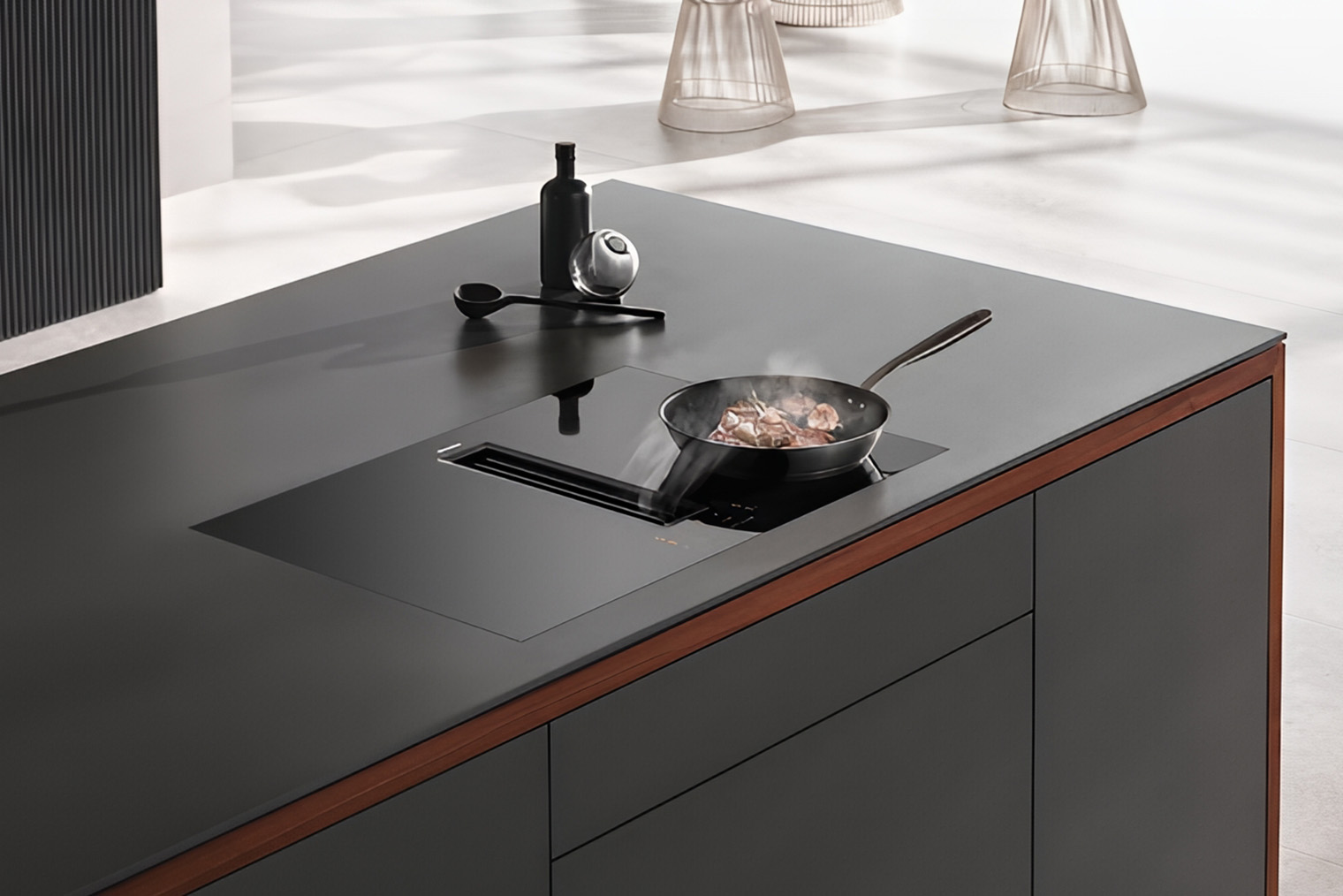 Варочная панель со встроенной вытяжкой Miele