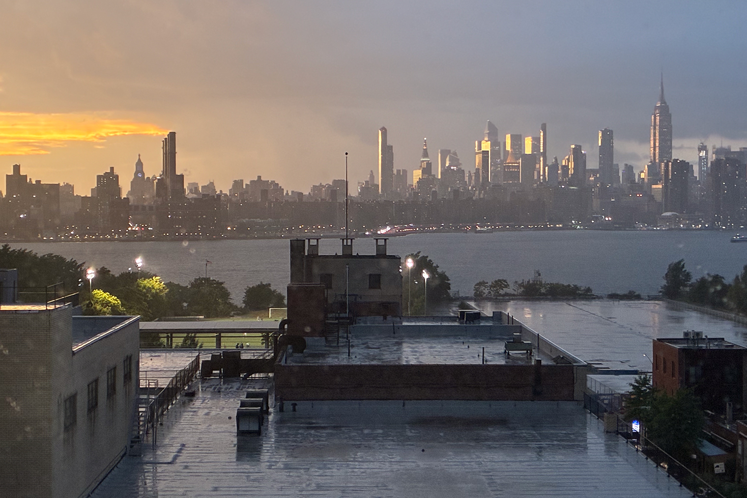 Вид из окна — фото сделала вчера после дождя