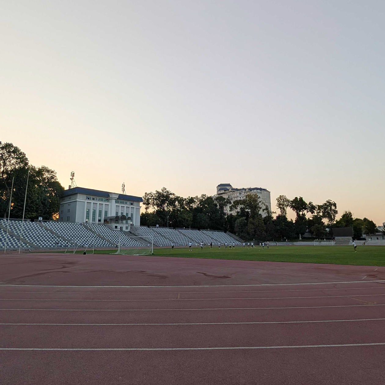 Переоделся и жду группу