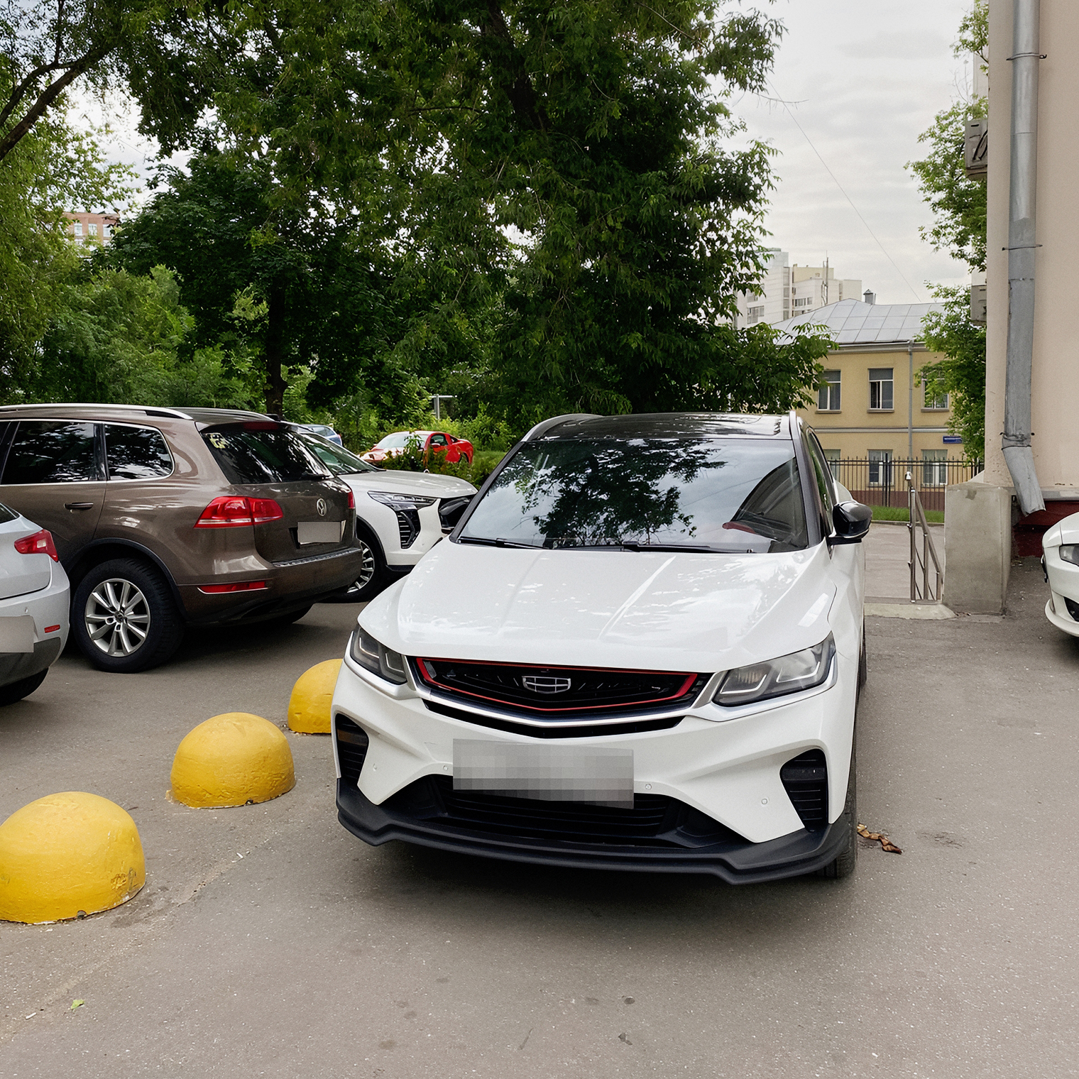 Капот, фары, бампер, крылья и крыша моего Geely Coolray оклеены защитной пленкой