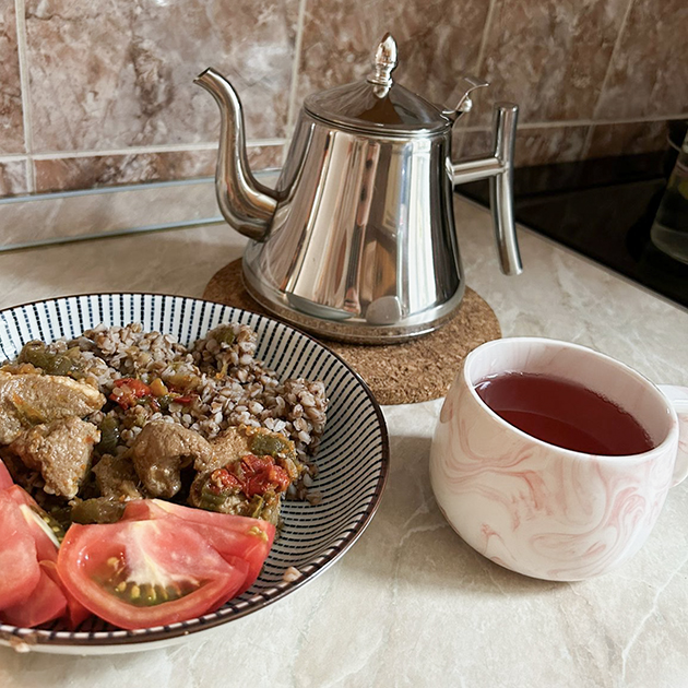 Обедаем гуляшом с гречкой