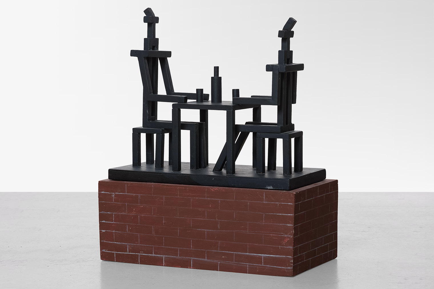 Скульптура: Игорь Шелковский «Двое за столом»