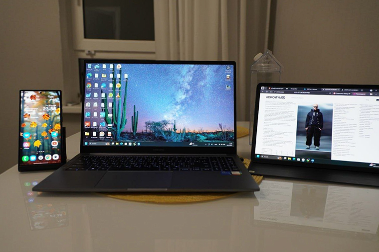 Кстати, я фанбой «Самсунга». Экосистема у меня выстроена именно на нем — пользуюсь и бед не знаю. Все бесшовно и ровно работает