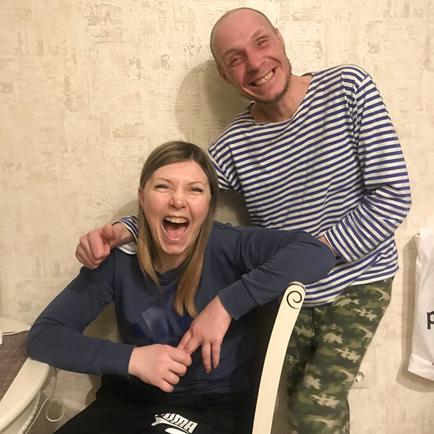 Моему брату Янику я тоже помогла вылезти из болота. Он пил, употреблял наркотики и был уже при смерти, когда я отвезла его в ребцентр