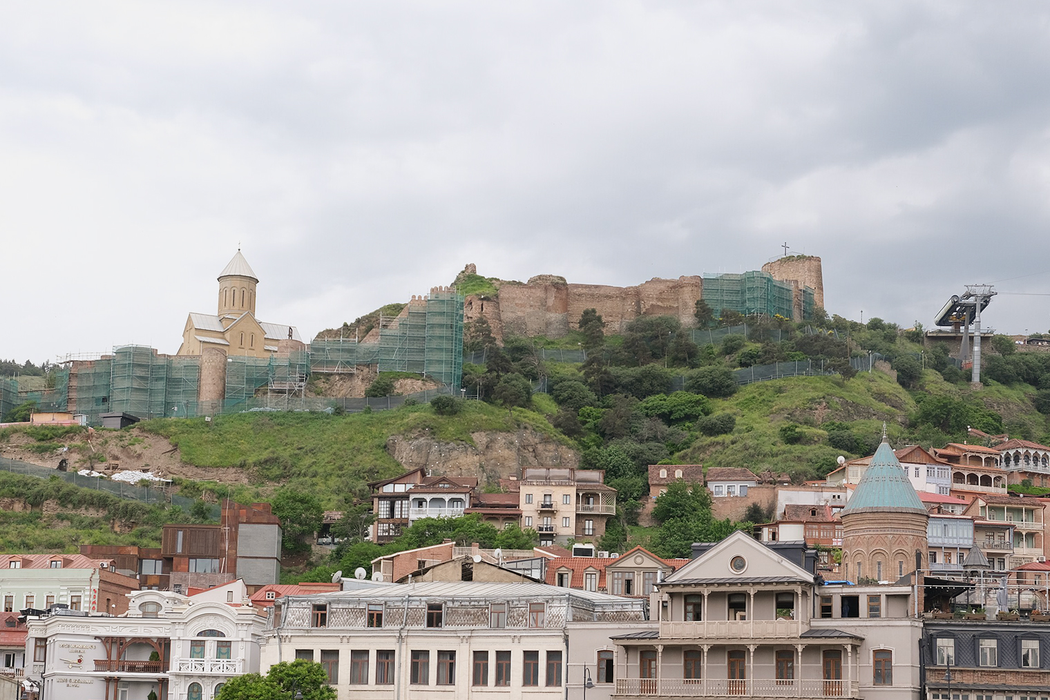 Крепость Нарикала — на реконструкции. Фотография: Rymfoley / Wikimedia Commons