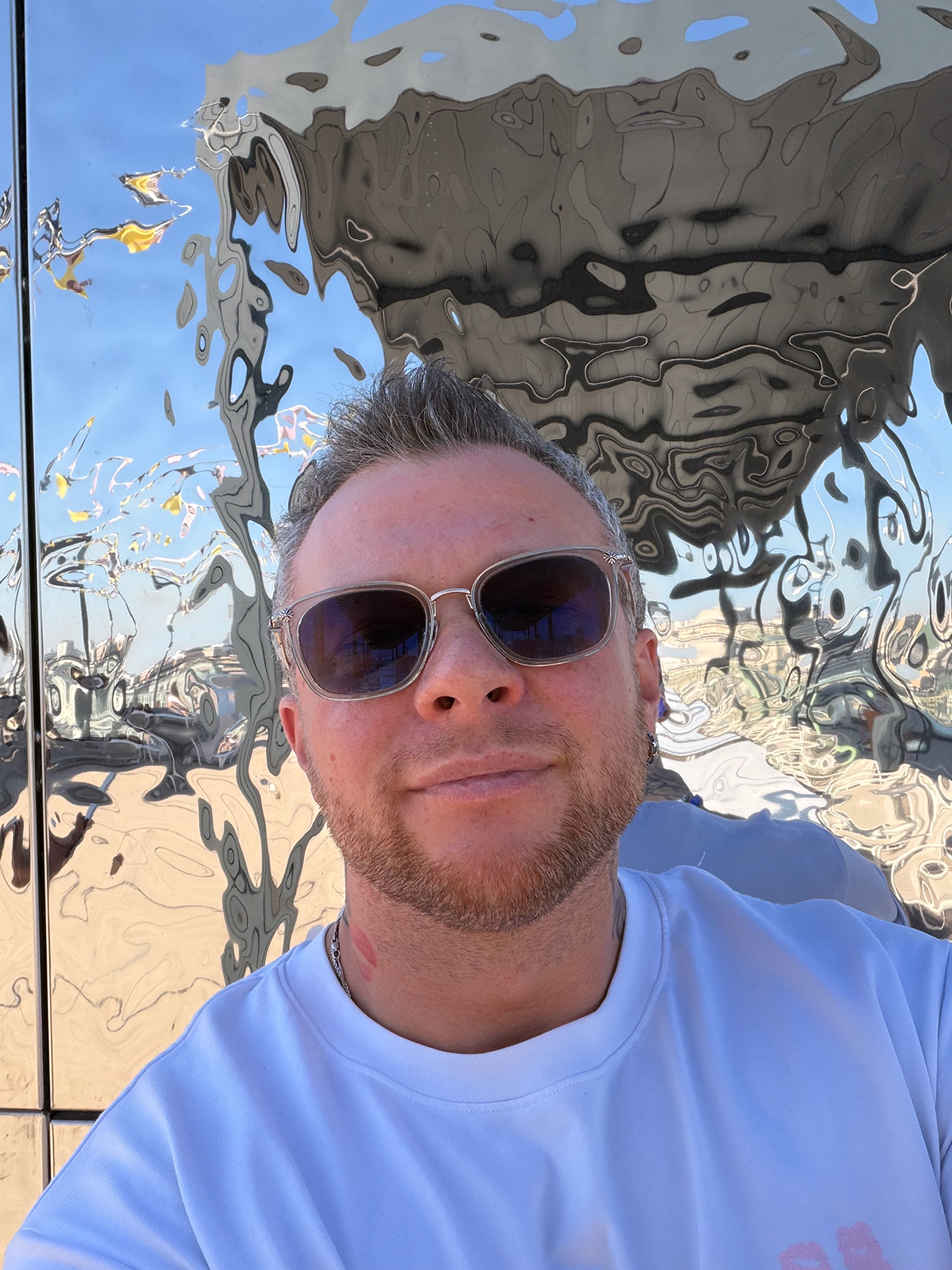 Обычное вертикальное селфи на iPhone 17 Pro Max выглядит так же, как на любом другом современном Айфоне