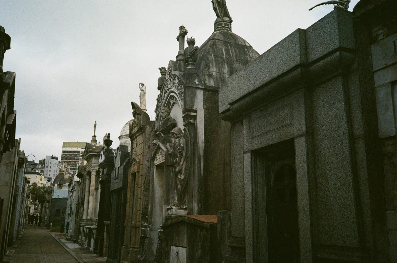 Кладбище, БА