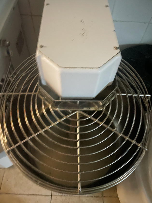 Тестомес в пекарне — наш главный рабочий инструмент в цеху