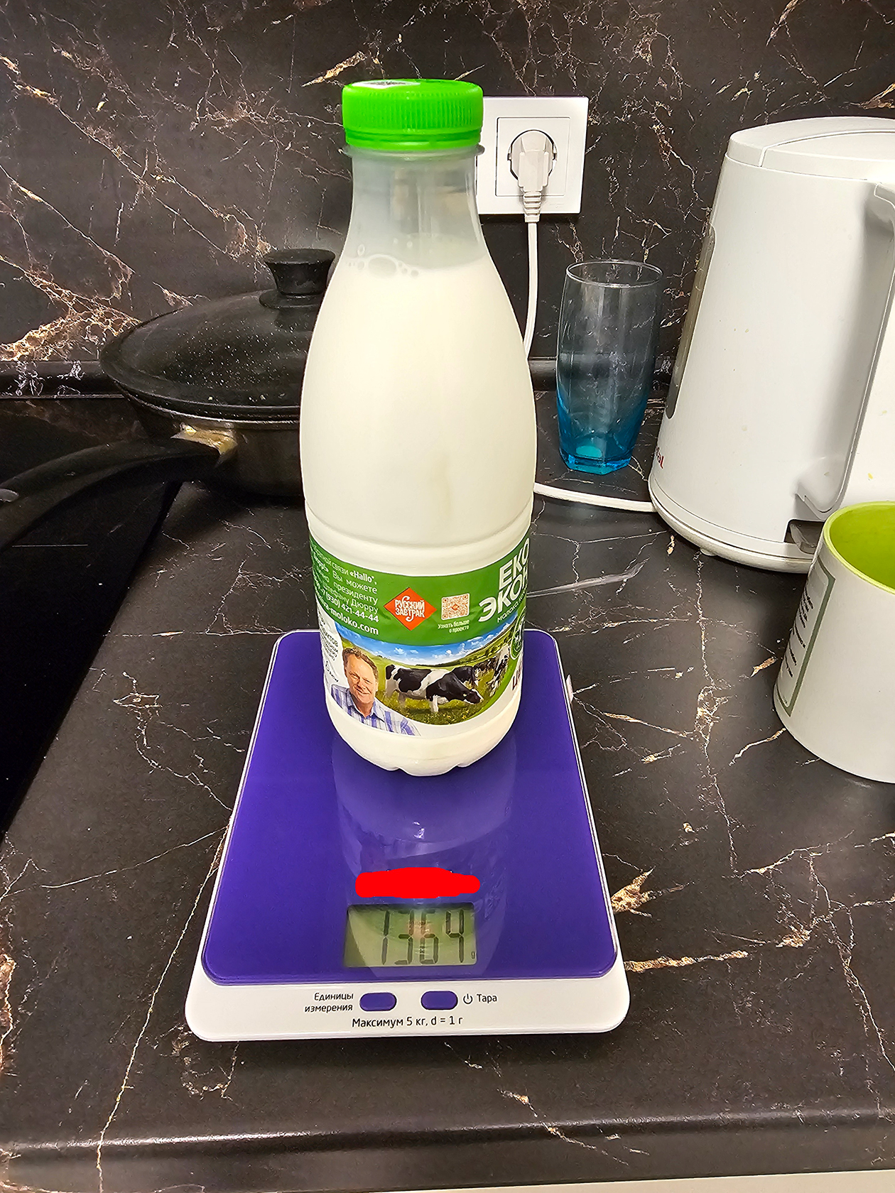 Проверяю весы, вроде нормально работают. Не то чтобы они сейчас нужны, но никогда не знаешь, когда пригодятся