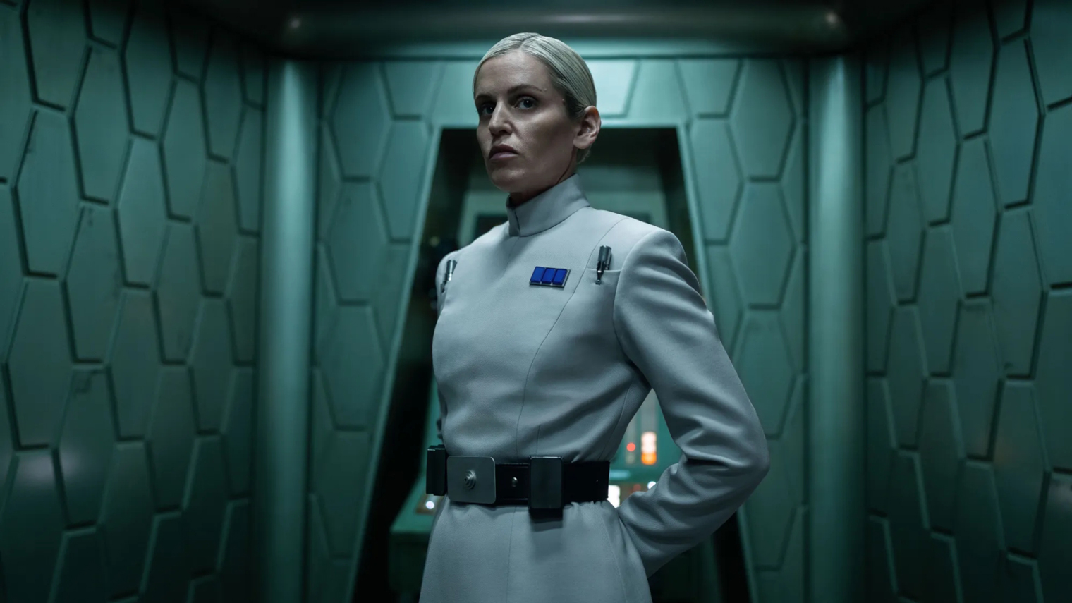 Одним из сценаристов сериала выступил Бо Уиллимон — шоураннер «Карточного домика»