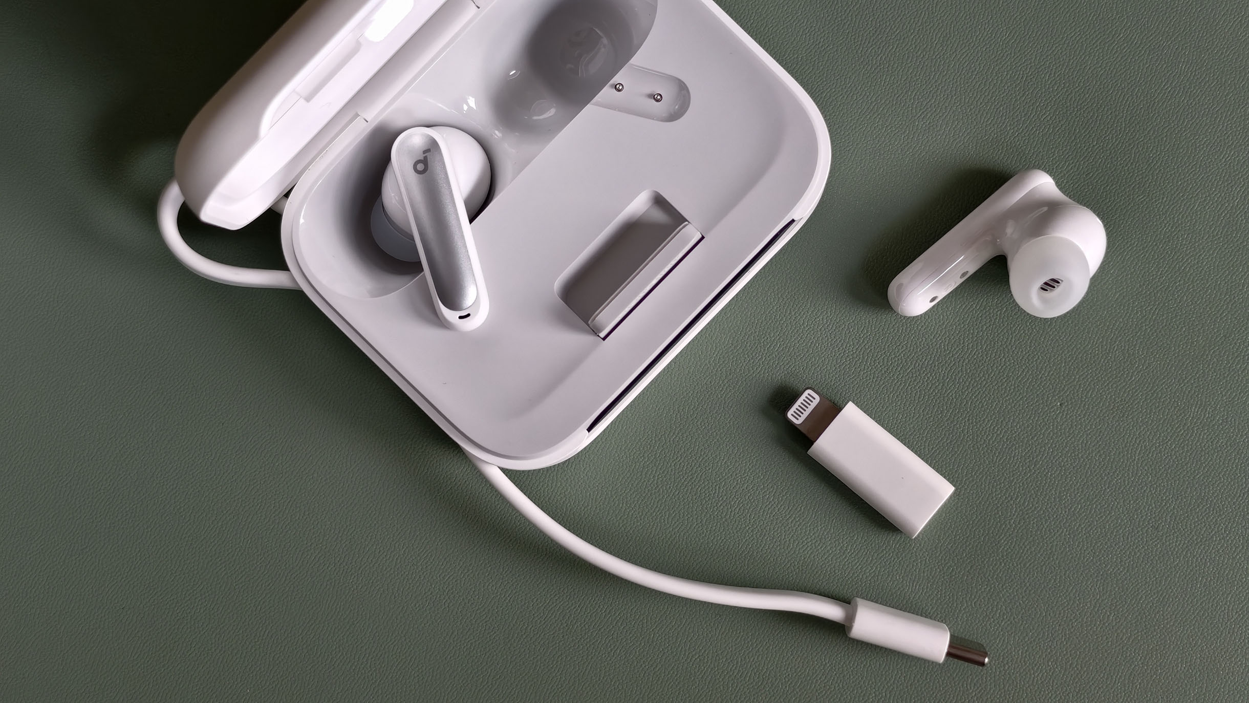 Это своего рода наушники-мультитул, идея однозначно удачная