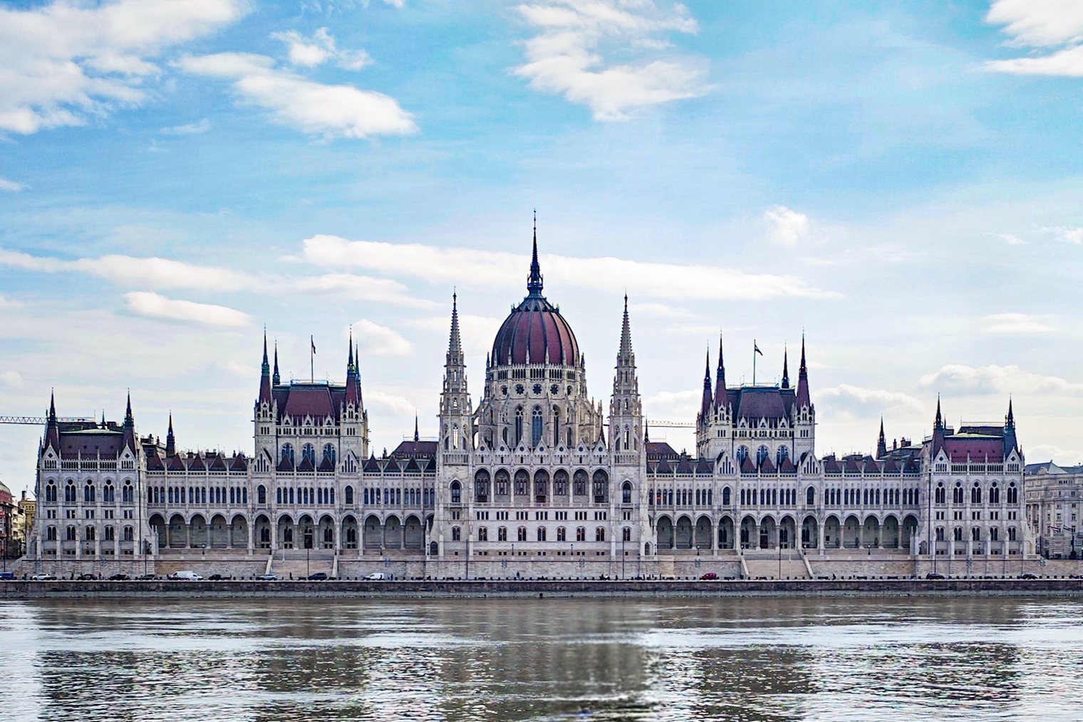 Красивое здание венгерского парламента