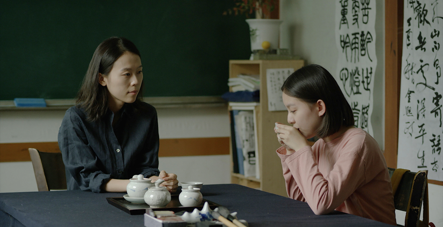 «Колибри» — первая полнометражная работа Ким Бо-ра. В фильме есть та самая магия скромных дебютов, которые к финалу оставляют тебя опустошенным — как «Солнце мое» или «Прошлые жизни». Кадр: Epiphany Film